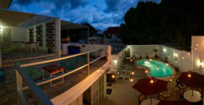 Гостиница Moloch Hostel & Suites  Канку́н 